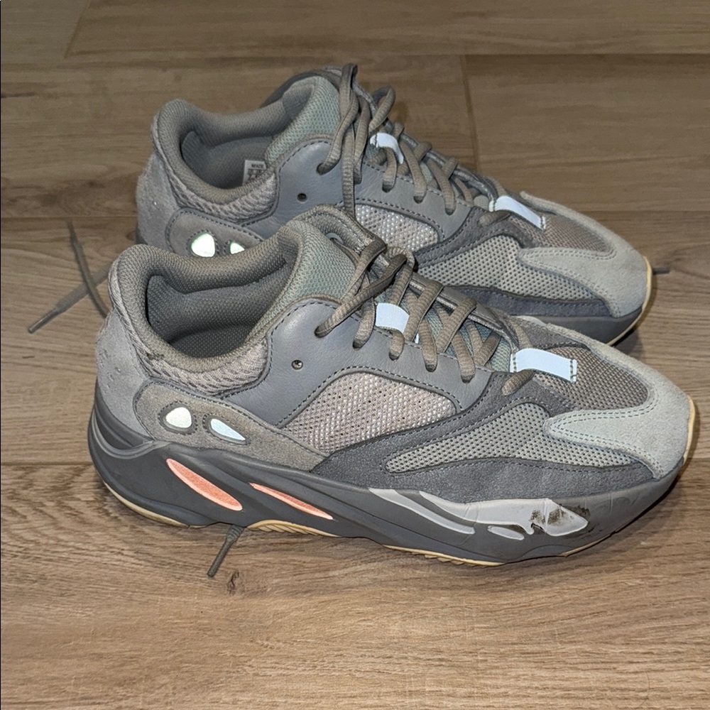 Yeezy Sneakers